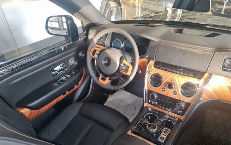 Rolls-Royce Cullinan, 2019 год, 31 000 000 рублей, 24 фотография