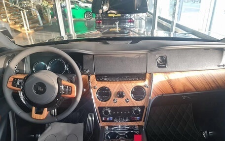 Rolls-Royce Cullinan, 2019 год, 31 000 000 рублей, 26 фотография