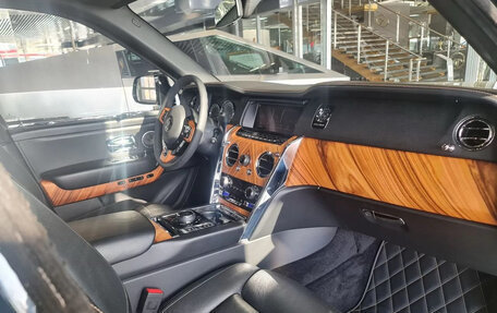 Rolls-Royce Cullinan, 2019 год, 31 000 000 рублей, 29 фотография