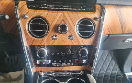 Rolls-Royce Cullinan, 2019 год, 31 000 000 рублей, 33 фотография