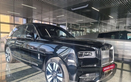 Rolls-Royce Cullinan, 2019 год, 31 000 000 рублей, 27 фотография