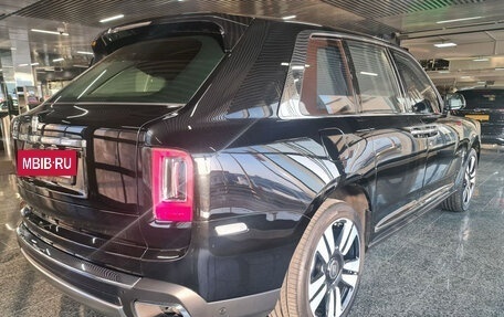 Rolls-Royce Cullinan, 2019 год, 31 000 000 рублей, 37 фотография