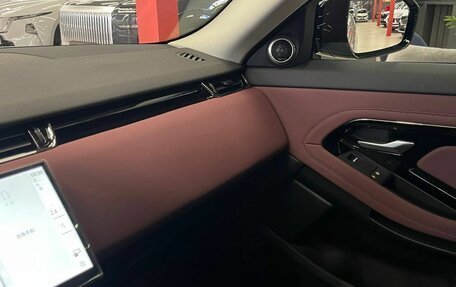 Land Rover Range Rover Evoque II, 2025 год, 6 180 000 рублей, 27 фотография