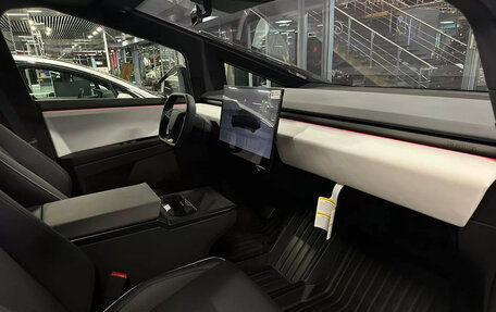 Tesla Cybertruck, 2025 год, 21 000 000 рублей, 15 фотография