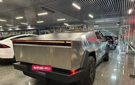 Tesla Cybertruck, 2025 год, 21 000 000 рублей, 5 фотография