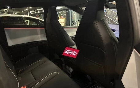 Tesla Cybertruck, 2025 год, 21 000 000 рублей, 13 фотография