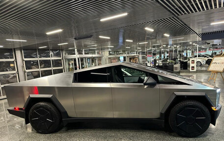 Tesla Cybertruck, 2025 год, 21 000 000 рублей, 25 фотография