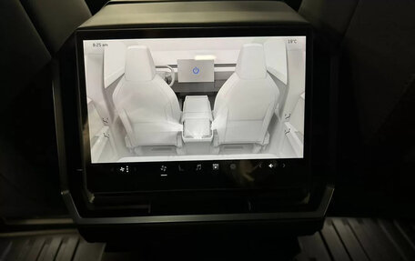 Tesla Cybertruck, 2025 год, 21 000 000 рублей, 26 фотография