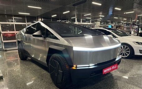 Tesla Cybertruck, 2025 год, 21 000 000 рублей, 19 фотография