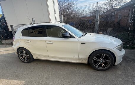 BMW 1 серия, 2010 год, 700 000 рублей, 1 фотография