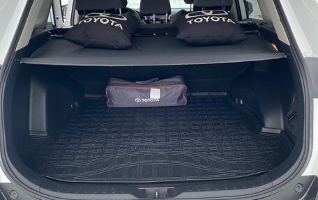 Toyota RAV4, 2020 год, 3 250 000 рублей, 10 фотография