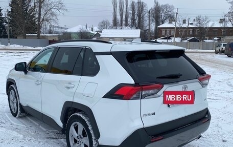 Toyota RAV4, 2020 год, 3 250 000 рублей, 4 фотография