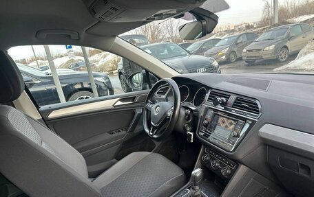 Volkswagen Tiguan II, 2018 год, 2 275 000 рублей, 19 фотография