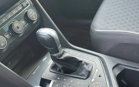 Volkswagen Tiguan II, 2018 год, 2 275 000 рублей, 17 фотография