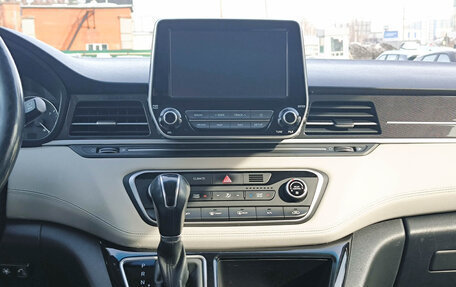 Hyundai Grand Starex Grand Starex I рестайлинг 2, 2019 год, 3 899 000 рублей, 19 фотография