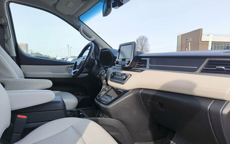 Hyundai Grand Starex Grand Starex I рестайлинг 2, 2019 год, 3 899 000 рублей, 15 фотография