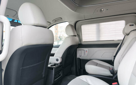 Hyundai Grand Starex Grand Starex I рестайлинг 2, 2019 год, 3 899 000 рублей, 16 фотография