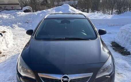 Opel Astra J, 2011 год, 660 000 рублей, 1 фотография