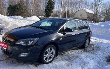 Opel Astra J, 2011 год, 660 000 рублей, 2 фотография