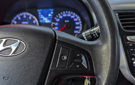 Hyundai Solaris II рестайлинг, 2011 год, 900 000 рублей, 22 фотография