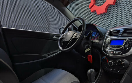 Hyundai Solaris II рестайлинг, 2011 год, 900 000 рублей, 28 фотография