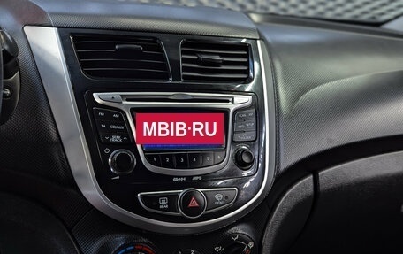 Hyundai Solaris II рестайлинг, 2011 год, 900 000 рублей, 24 фотография