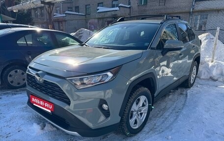 Toyota RAV4, 2021 год, 3 700 000 рублей, 2 фотография