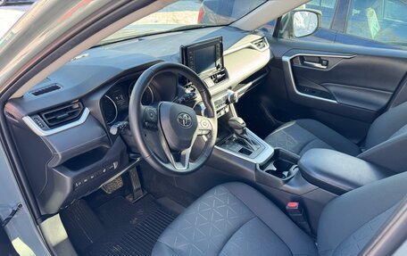 Toyota RAV4, 2021 год, 3 700 000 рублей, 7 фотография