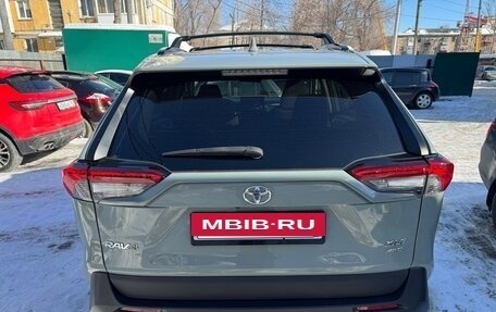 Toyota RAV4, 2021 год, 3 700 000 рублей, 13 фотография