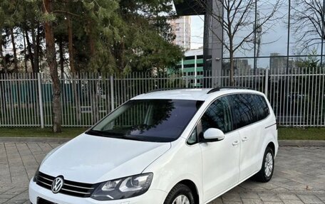Volkswagen Sharan II, 2017 год, 1 950 000 рублей, 1 фотография