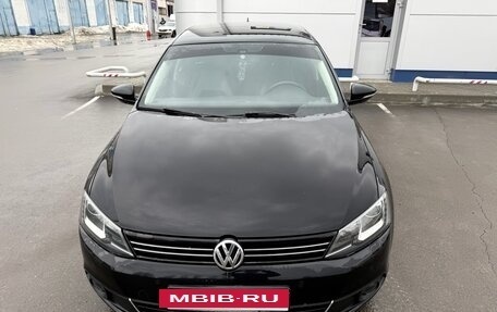 Volkswagen Jetta VI, 2013 год, 1 260 000 рублей, 2 фотография
