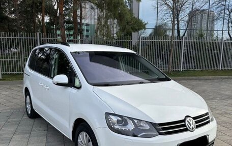 Volkswagen Sharan II, 2017 год, 1 950 000 рублей, 3 фотография