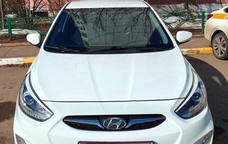 Hyundai Solaris II рестайлинг, 2013 год, 830 000 рублей, 1 фотография