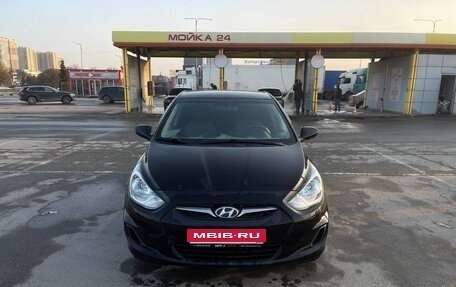 Hyundai Solaris II рестайлинг, 2012 год, 490 000 рублей, 1 фотография