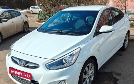 Hyundai Solaris II рестайлинг, 2013 год, 830 000 рублей, 3 фотография