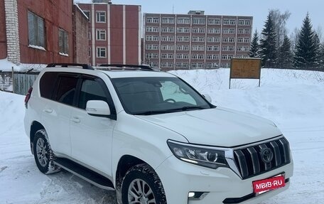 Toyota Land Cruiser Prado 150 рестайлинг 2, 2017 год, 3 899 000 рублей, 3 фотография
