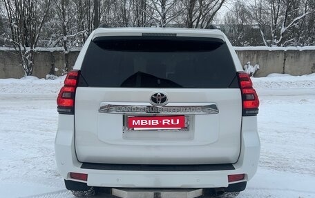 Toyota Land Cruiser Prado 150 рестайлинг 2, 2017 год, 3 899 000 рублей, 5 фотография