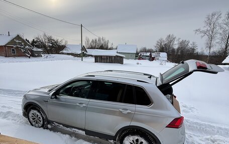 Volkswagen Tiguan II, 2017 год, 1 900 000 рублей, 2 фотография
