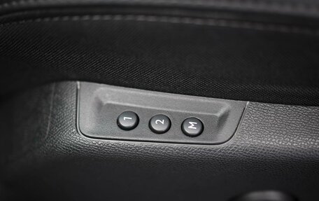 Peugeot 3008 II, 2019 год, 1 999 000 рублей, 14 фотография