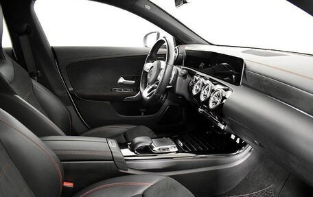 Mercedes-Benz CLA, 2019 год, 2 фотография