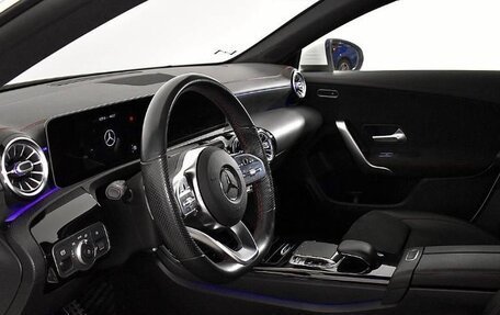 Mercedes-Benz CLA, 2019 год, 3 фотография