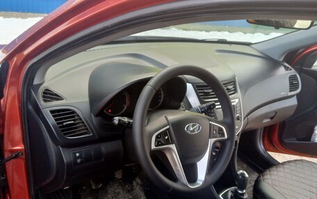 Hyundai Solaris II рестайлинг, 2011 год, 800 000 рублей, 4 фотография