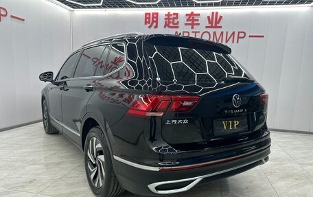 Volkswagen Tiguan II, 2022 год, 2 980 000 рублей, 6 фотография