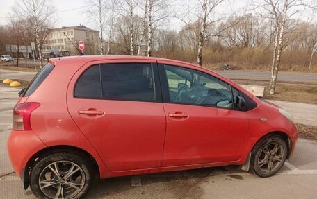 Toyota Yaris III рестайлинг, 2006 год, 450 000 рублей, 3 фотография