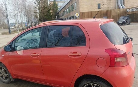 Toyota Yaris III рестайлинг, 2006 год, 450 000 рублей, 2 фотография