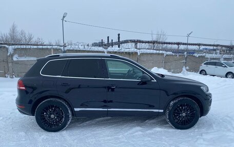 Volkswagen Touareg III, 2011 год, 1 870 000 рублей, 2 фотография