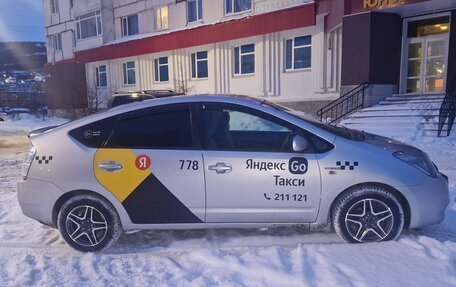 Toyota Prius, 2008 год, 550 000 рублей, 2 фотография