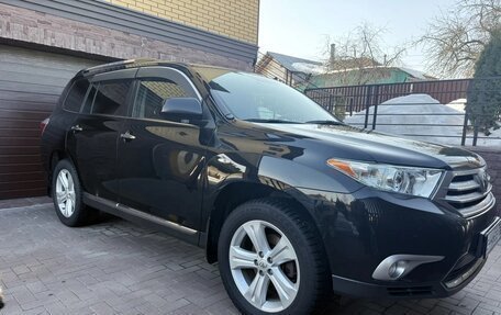 Toyota Highlander III, 2011 год, 2 500 000 рублей, 2 фотография