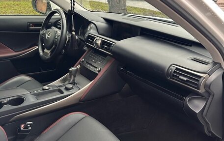 Lexus IS III, 2019 год, 2 850 000 рублей, 6 фотография