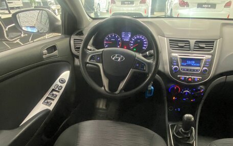 Hyundai Solaris II рестайлинг, 2015 год, 826 000 рублей, 21 фотография